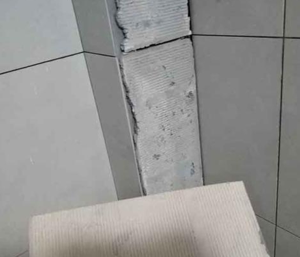 福鼎瓷砖空鼓维修公司分享下厨房瓷砖脱落的补救措施。